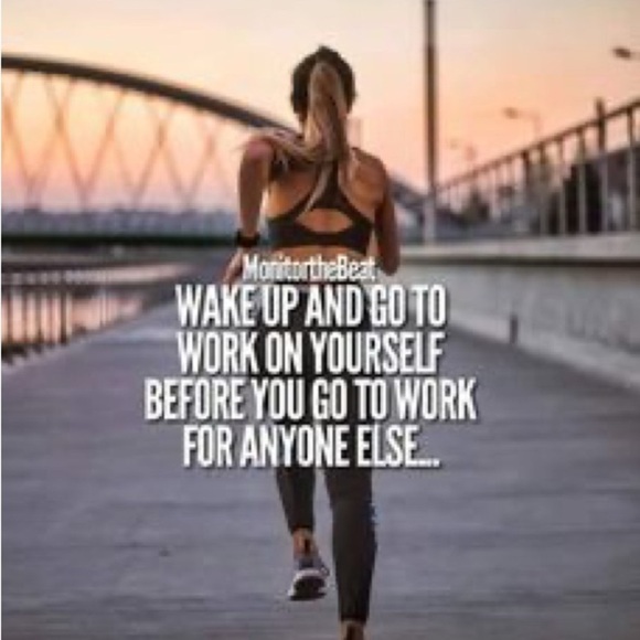 LULULEMON ~ Women’s 2-piece black gray animal print striped gym top size S - Picture 8 of 8